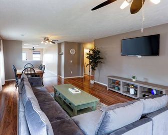 Work from Home oasis - Pet friendly! - Mount Juliet - Вітальня