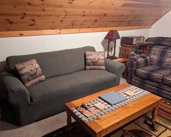 Casa Della Neve --'House in the Snow' - Bessemer - Living room