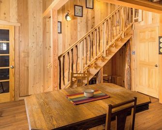 Very private and peaceful Arbutus cottage in Yellow Point. - Ladysmith - Scale