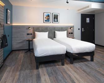 ibis Styles London Gatwick Airport - Crawley - Bedroom