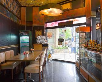 Remedios Apartment - Manila - Dining room