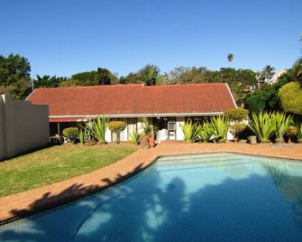 Yolonwabo bed and breakfast - East London - Kolam