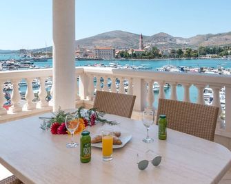 Hotel Trogir Palace - טרוגיר - מרפסת