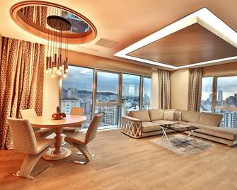 Bof Hotels Ceo Suites Atasehir - Istanbul - Living room