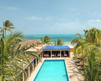 Blackstone Beach Resort - Uroa