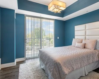 Near Downtown Large Condo Sleeps 8 ~ 4br With Private Balconies ~ 3 Full Baths - Grand Haven - Bedroom
