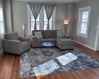 The Great River Retreat - Mc Gregor - Living room