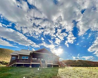 Wheels Up Cottage At Ever Sky Ranch, The Views! - Shell - Edifici