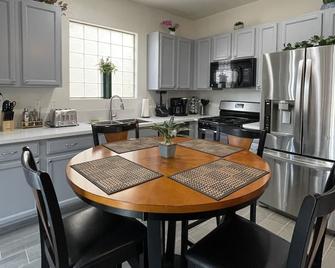 Affordable, Reasonably Priced & Beautiful 4-Bedroom Home. - North Las Vegas - Kitchen