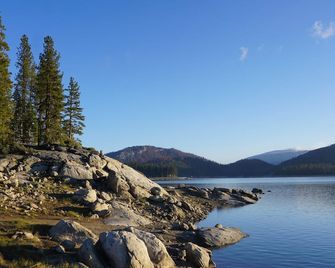 Shaver Lake Village Hotel - Shaver Lake