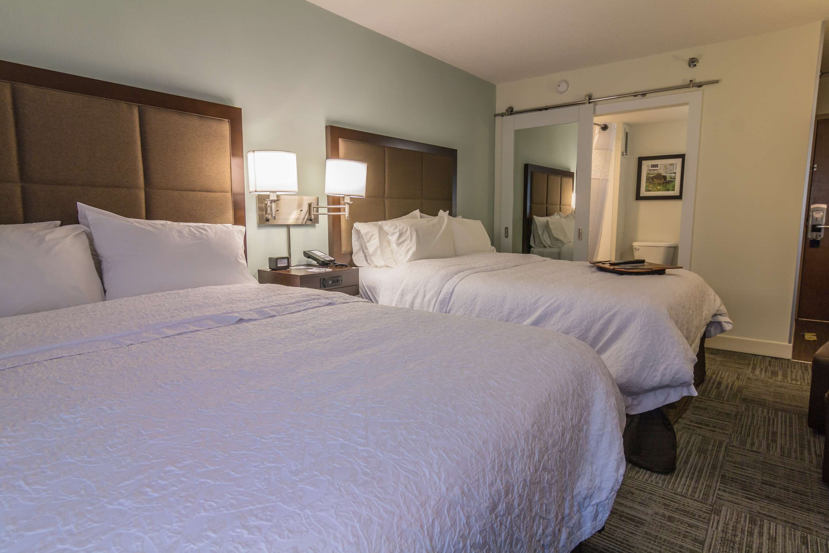 Bedroom view of Hampton Inn Winchester-University/Mall Area