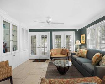 Green Bamboo At The Truman Annex In Key West - Key West - Living room