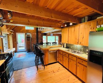 Sugarloaf & Flagstaff Lake Vacation Rental - Stratton - Cocina