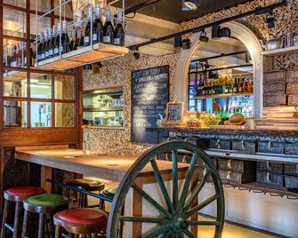 The Running Horse - Tuxekan Isl - Bar