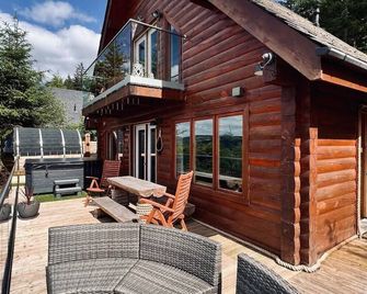 Luxury lodge on Loch Ness + hot tub & sauna - Inverness - Patio