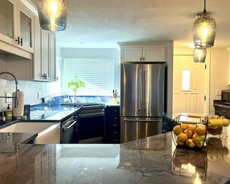 River Access, hot tub, dogs! - Conway - Køkken