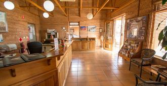 Mud Hut Motel - Coober Pedy - Front desk