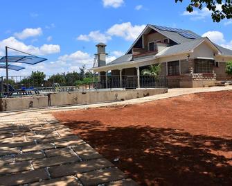 Family friendly holiday letting accommodation - Kibwezi - Building