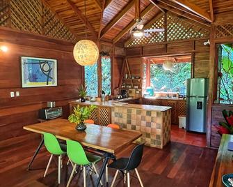 Geckoes Lodge - Cocles - Dining room