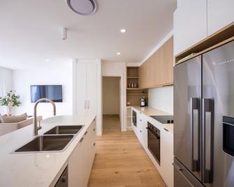 Plunge Pool, Walk to Beach, Olas Villa 1 - Anna Bay - Cucina