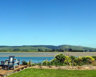 Surat Bay Lodge, Motel and Backpackers - Owaka