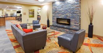 Expressway Suites of Grand Forks - Grand Forks - Living room