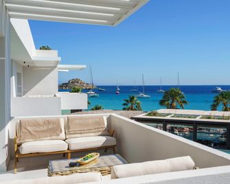 Mykonos Dove Beachfront Hotel - מיקונוס - מרפסת