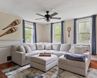 New! Ski & Stay Montpelier 4br Home Sleeps 8 - Montpelier - Wohnzimmer