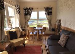 Spectacular Sea View ~ Dingle Bay at your door step - Large house sleeps 10 - Dingle - Wohnzimmer