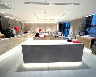 Hotel tt Seomyeon - Busan - Front desk