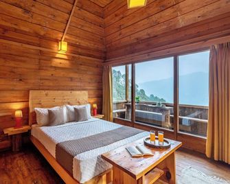 Alaya Stays Suro Woodcrest Chalet - Kandaghat - Bedroom
