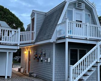 The perfect Cape Cod beach house - walk to the beach! - North Falmouth - Edificio