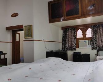 Alu Villa - The Homeaway On Mayo College Road - Ajmer - Bedroom