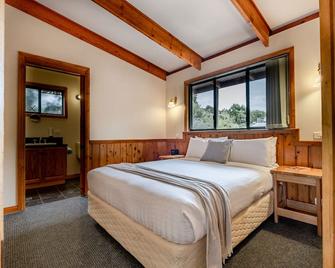 Freycinet Cottage 1 - Coles Bay - Bedroom