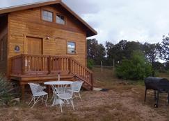 Glamping, off-grid adventure at our peace-friendly cabin on 10 acres all for you - Fredonia - Hol