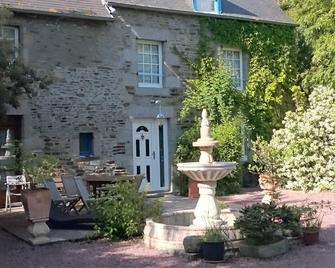 Large cottage 5 pers., 100m2, 17th century, Bay edge Mont Saint Michel - Bacilly - Patio