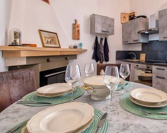 Apartment 'Il Conte' with Mountain View, Wi-Fi and Air Conditioning - Sennori - Comedor