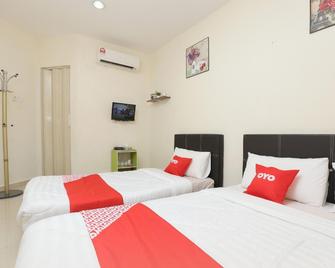 OYO 89902 Semerah Suites Homestay - Pontian - Bedroom