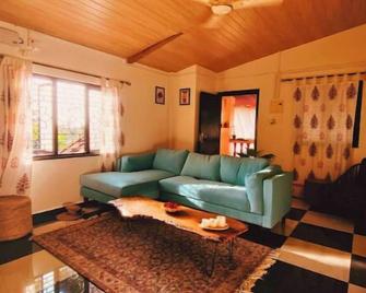 Quiet Goan Villa - Fully Furnished 03 Bhk - Agonda - Canacona - Living room