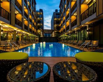 Glow Ao Nang Krabi - או נאנג - בריכה