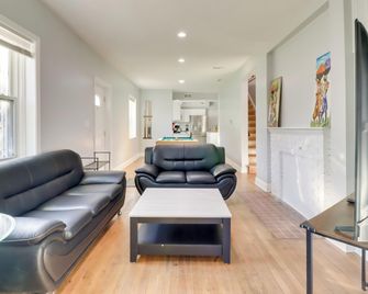 5 Mi to National Mall: DC Home w/ Pool Table - Washington D. C. - Sala de estar
