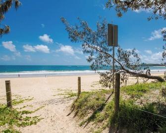 Lahaina Unit 7 - Beachfront in Mooloolaba! - Maroochydore - Beach