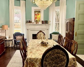 The White House of Newberry - Historic 1903 Estate Walkable to Downtown - Newberry - Sala pranzo
