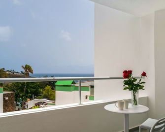 Aparthotel Esquinzo Y Monte del Mar - Esquinzo - Балкон