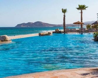 % Discount 5 Star Suite W/ Lazy River/Infinity Pool in La Valencia Beach Resort - San José del Cabo - Pool