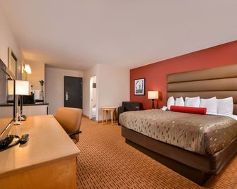 Clackamas Inn & Suites - Clackamas