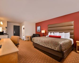 Clackamas Inn & Suites - Clackamas