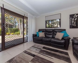 Carindale, 16 19-23 Dowling Street - Ground floor unit with foxtel, complex pool and tennis Court - Nelson Bay