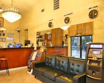 Travelodge by Wyndham Pasadena Central - Pasadena