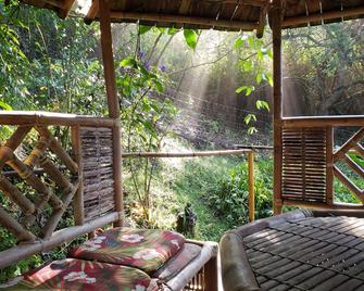 'We Loved This Romantic Getaway for Two !' - Testimonial. - Captain Cook - Balcony